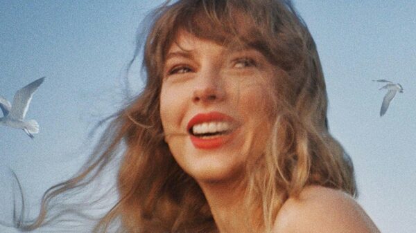 Taylor Swift lança 'Speak Now (Taylor's Version) em fita cassete dupla