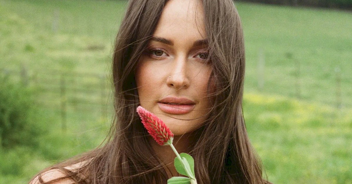Kacey Musgraves lança 'Deeper Well' em vinil creme translúcido no Brasil Kacey Musgraves lança 'Deeper Well' em vinil creme translúcido no Brasil