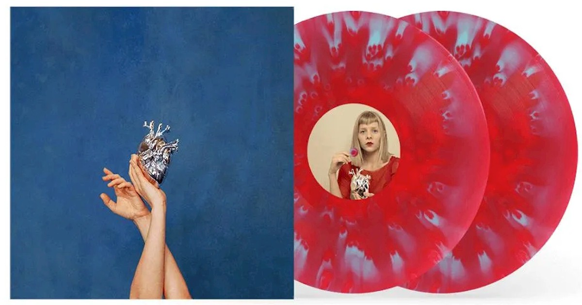 Aurora lança 'What Happened to the Heart?' em vinil duplo colorido