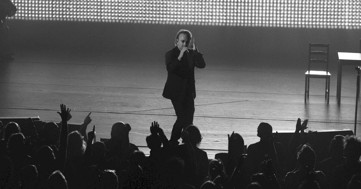 Bono lança o novo documentário 'Histórias de 'Surrender' Bono lança o novo documentário 'Histórias de 'Surrender'