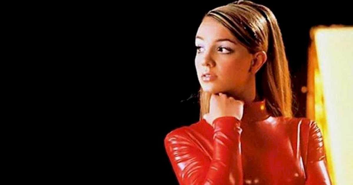 ‘Oops!’ de Britney Spears completa 25 anos. Confira as faixas mais ouvidas