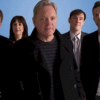 Show do New Order gravado em 2018 é lançado em vinil triplo transparente