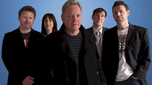 Show do New Order gravado em 2018 é lançado em vinil triplo transparente