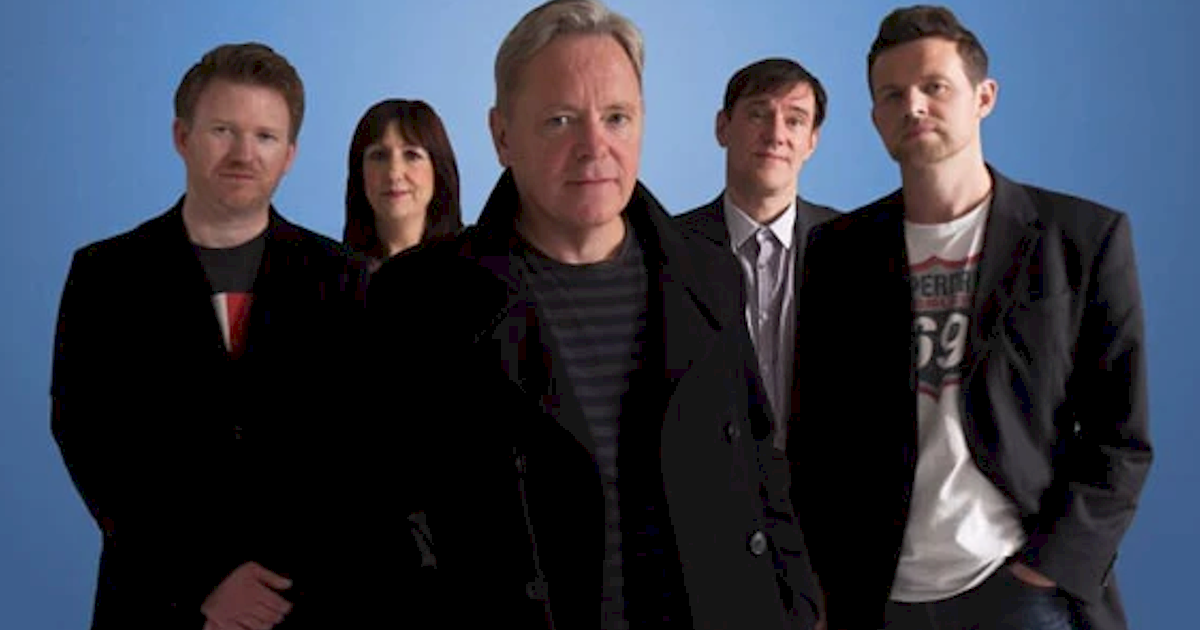 Show do New Order gravado em 2018 é lançado em vinil triplo transparente