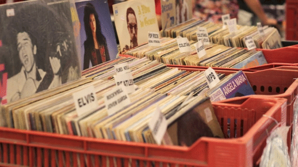 Feira de discos de vinil acontece em S.J. dos Campos  