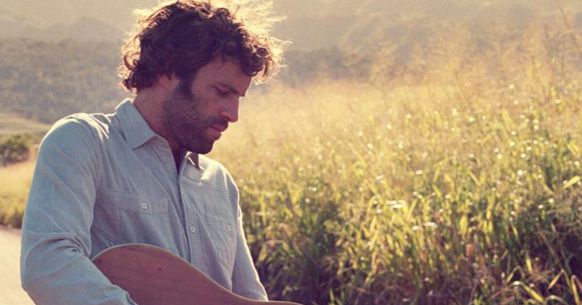 Jack Johnson relança 'In Between Dreams' em disco de vinil amarelo