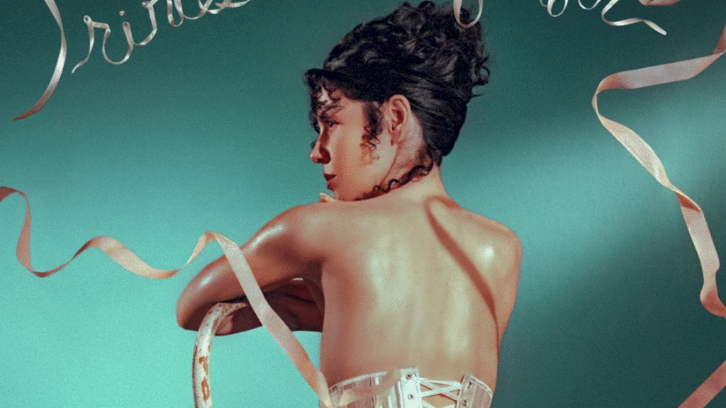 Marina lança 'Princess Of Power' em disco de vinil rosa
