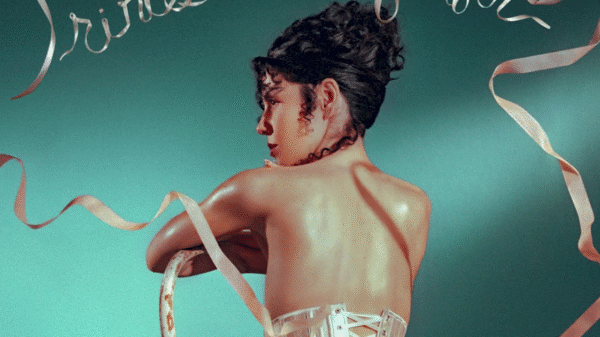 Marina lança 'Princess Of Power' em disco de vinil rosa