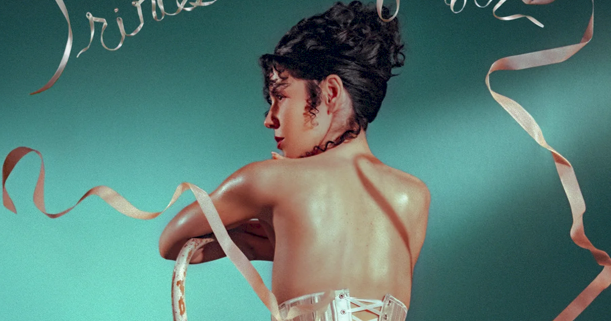 Marina lança 'Princess Of Power' em disco de vinil rosa