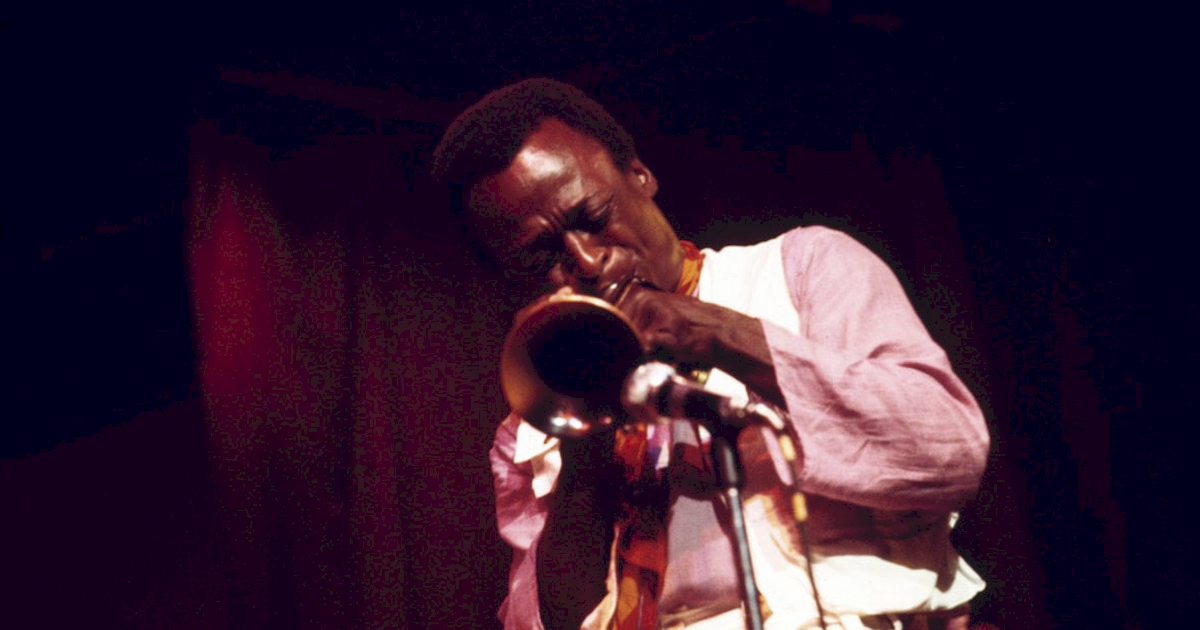 A relação dos discos de vinil com a história do jazz