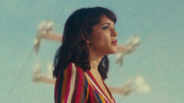 Norah Jones relança 'Visions' em vinil azul-esverdeado