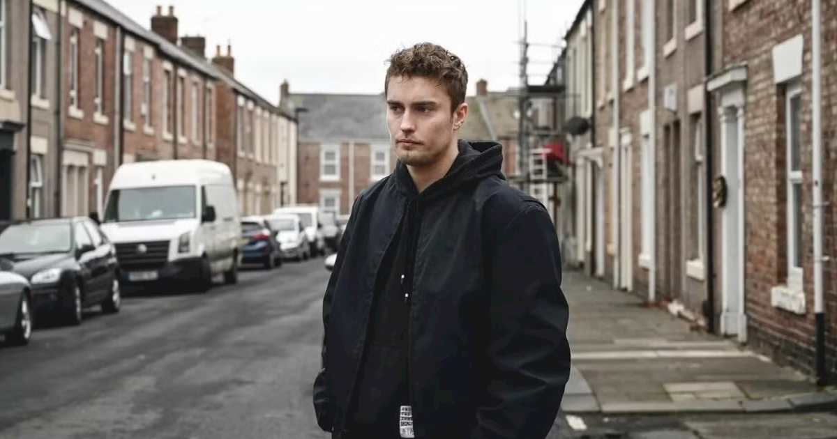 Sam Fender: 'People Watching' é o vinil mais vendido de 2025