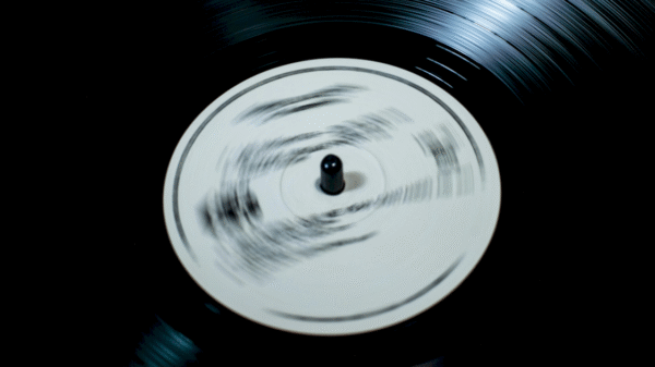 Como a nostalgia dos anos 1990 tem impulsionado o mercado do vinil