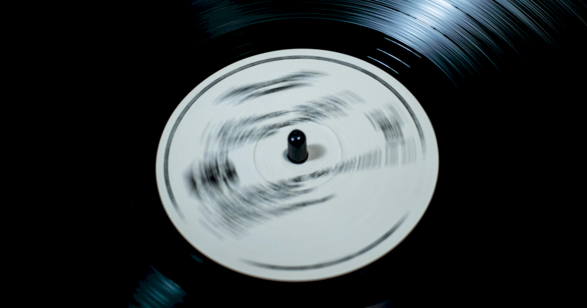 Como a nostalgia dos anos 1990 tem impulsionado o mercado do vinil