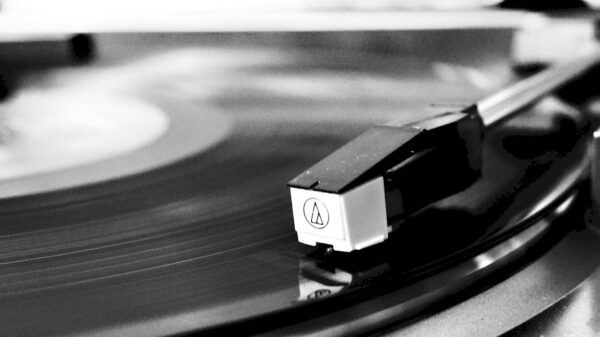 Curitiba celebra cultura do vinil em 1º encontro de colecionadores